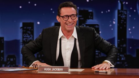 Hugh Jackman félmeztelen tükörszelfivel mutatta meg, mennyire kigyúrta magát 55 évesen
