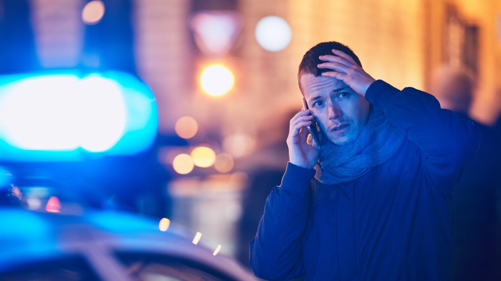 Nem értette mi áll a végrehajtóktól kapott iratban, ezért egy oltári nagy hazugsággal lakására csalta a rendőröket