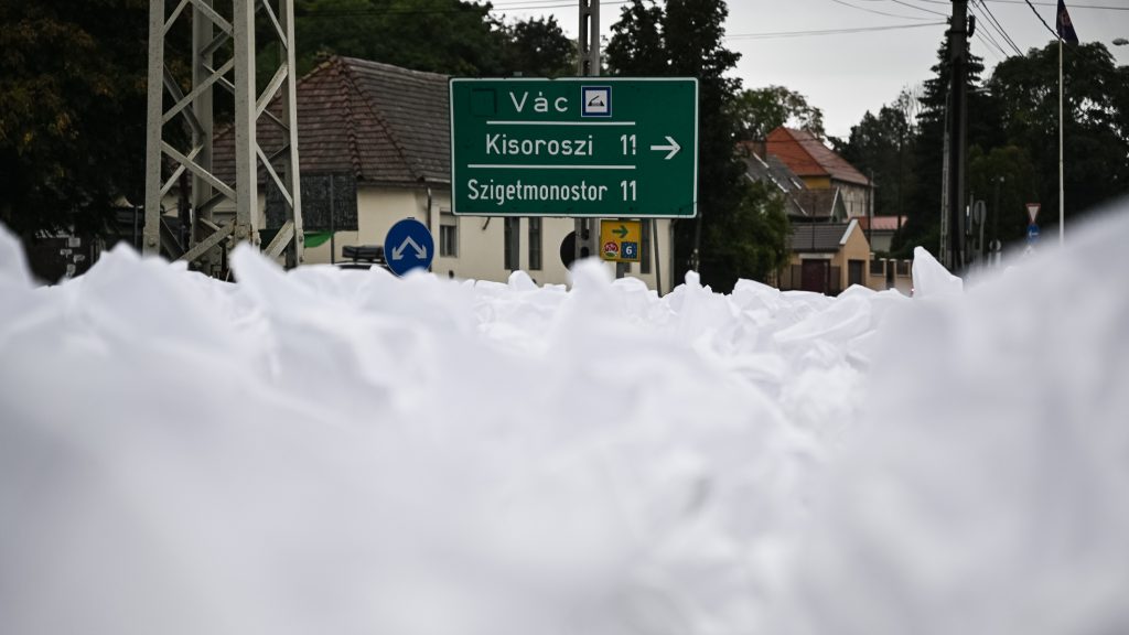 Ideiglenesen leáll a váci komp