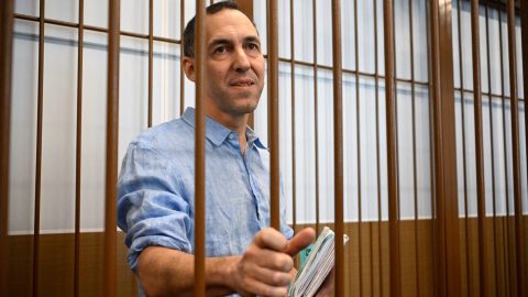 Három év börtönt kapott egy francia kutató, mert nem jelentette magát külföldi ügynökként Oroszországban