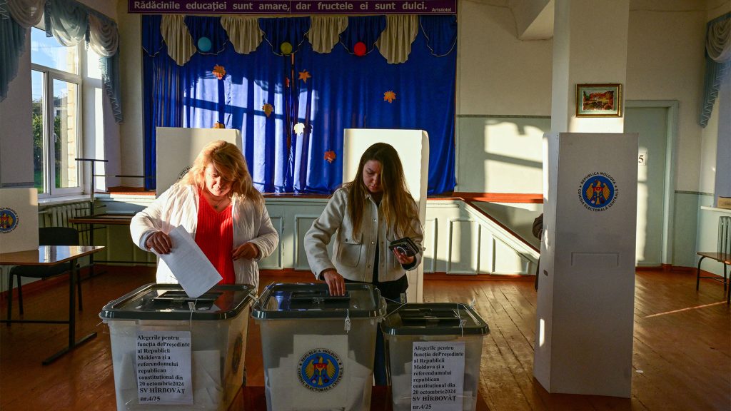 Elképesztő csalások derültek ki Moldovában, ahol alig nyertek a népszavazáson az EU-pártiak