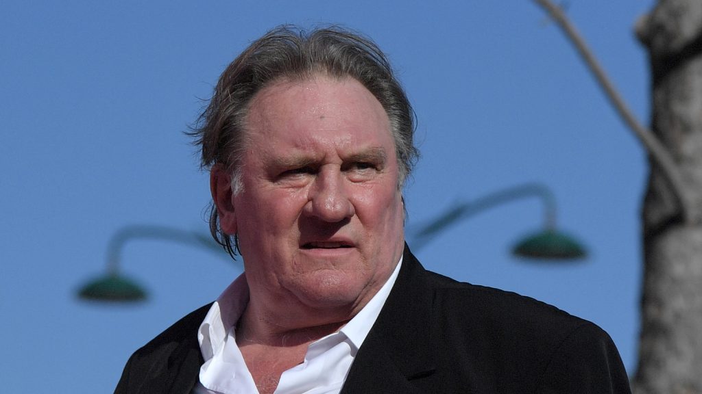 Gérard Depardieu egészsége miatt a zaklatási per elhalasztását kéri