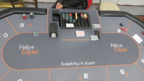 Milliós tételekben pókereztek tehetős vállalkozók egy régiségboltban Cegléden