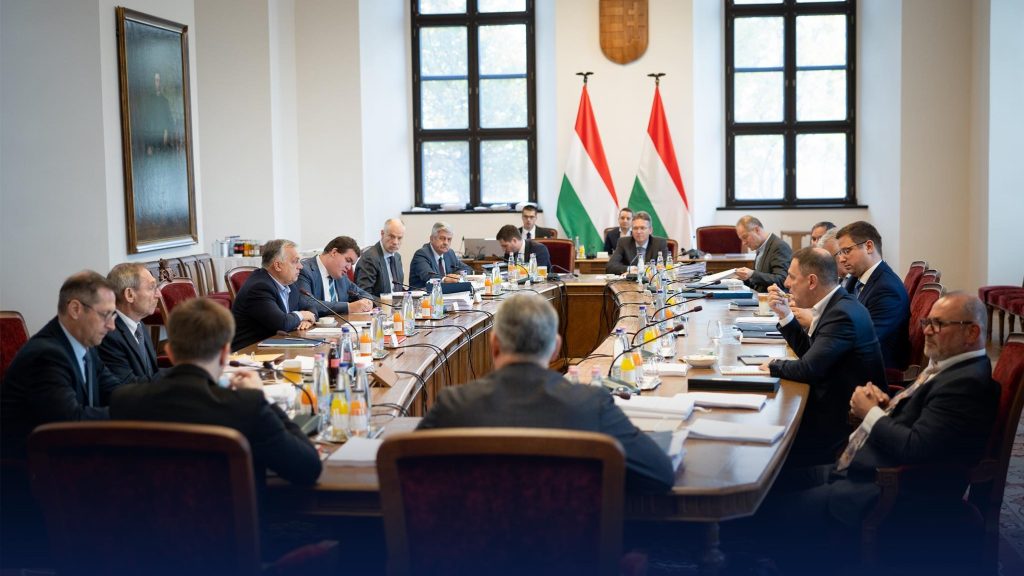 Inflációkövető adóemelést vezet be a kormány