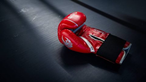 Zsarolással vádolja a NOB-ot az orosz vezetésű Nemzetközi Ökölvívó Szövetség