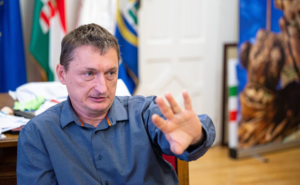 „Nem lesz kóser!” – Navracsicsnak és Vargának szólt vissza a fideszes polgármester