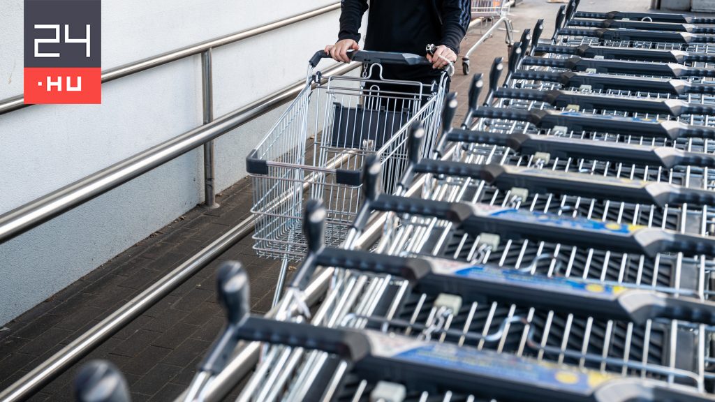 Így lesznek nyitva az üzletek a halottak napi hosszú hétvégén