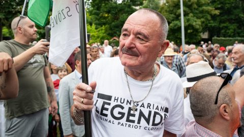 Bár Nagy Feró eleinte hülyeségnek gondolta a mesterséges intelligenciát, most elkezdett foglalkozni vele