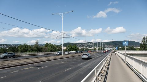 Még mindig van olyan sofőr, aki 142-vel megy az Árpád hídon