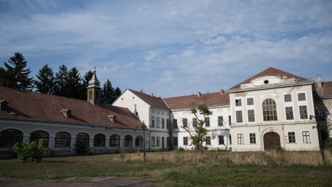 A Lázár-féle kastélytörvényt vizsgálja az EU csalás elleni hivatala