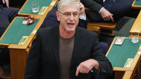 „Kövér László osztozik az árulásban” – mondta Gyurcsány Ferenc, miután 14 millió forintra büntették a Parlamentben