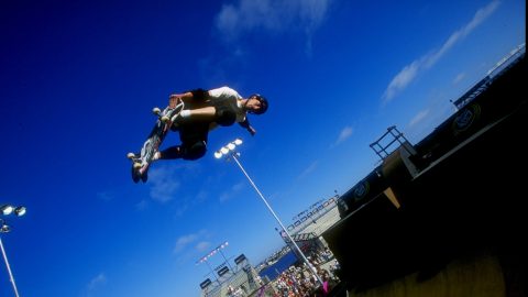 „Bruce Willis karaktere csak néhány alaptrükköt tudott” – így rúgta be virtuálisan is a deszkáját Tony Hawk