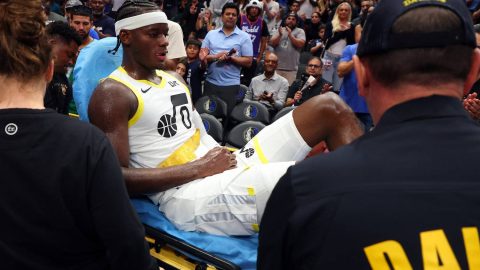 Társa súlyos sérülése láttán elsírta magát a Utah Jazz kosarasa