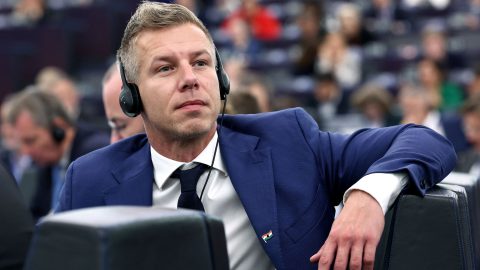 Magyar Péter nem töketlenkedik, viszont farokkal példálózik