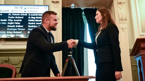 Győr: végül megegyezett a fideszes többség és az ellenzéki polgármester