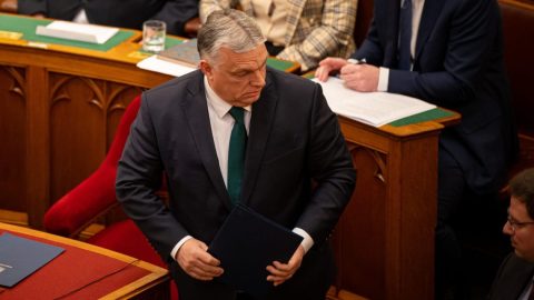 Saját törvénye leplezi le az Orbán-kormány megszorításait
