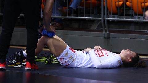 Áldozattal járt az NB I-es kézirangadó, műteni kell a debreceni irányítót