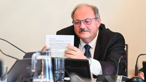 Levelet küldött a fogdából a polgármester az óbudai alakuló ülésre