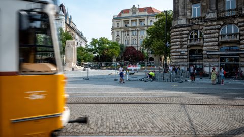 HVG: Még a kormányülésen is fennakadtak Lázárék lakásvásárlásán