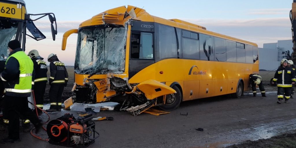 Két busz ütközött frontálisan Debrecenben, tizenhatan megsérültek