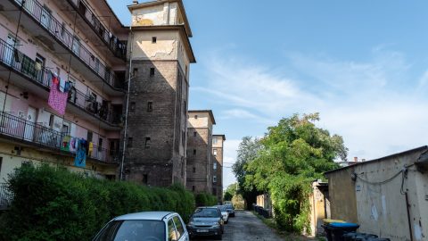 Hét év után elkezdték a Hős utcai gettó bontását