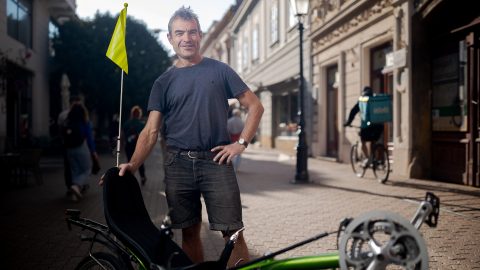„Hogy van ma a mi hollandunk?” – Pécs emblematikus figurája igyekszik kizárni az életéből a véletlent