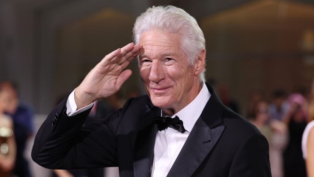 Richard Gere élő adásban mutatott be egy riporternek