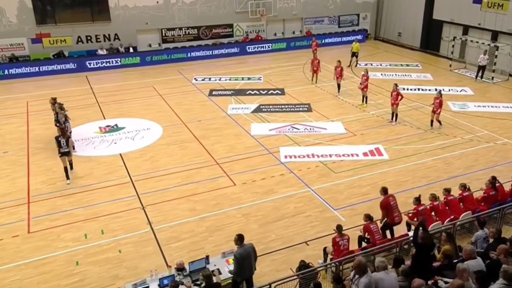 Megtagadta a játékot egy percig a kézicsapat, állva tapsolt érte a közönség