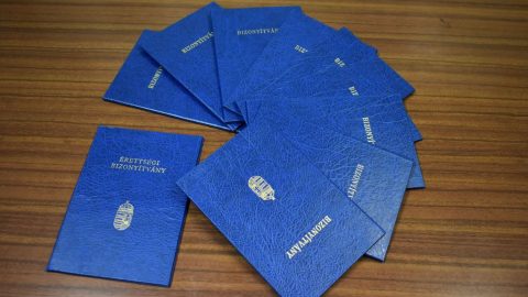 Százezrekért árulta a kiváló minőségű hamis bizonyítványokat és jogsikat egy testvérpár