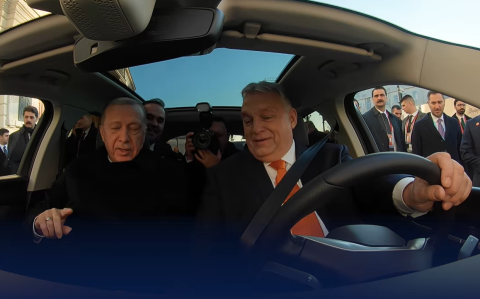 Orbán Viktor Fittipaldi átadta a lóért kapott lóerőt