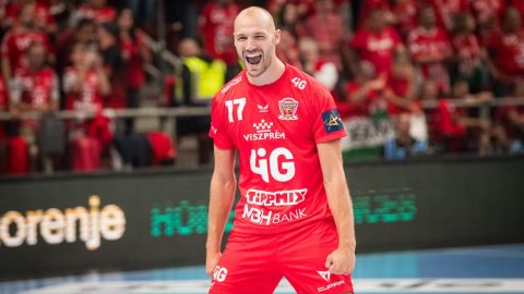 „Érzem, hogy valami nagy dolog van készülőben” – újabb veszprémi kézis hosszabbított