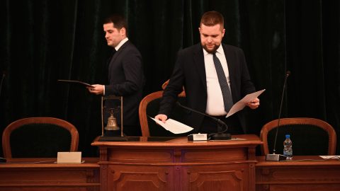 „Méltatlan és felháborító, amit önök itt művelnek egymással!” – kevésnek bizonyult a polgármesteri vétó Győrben