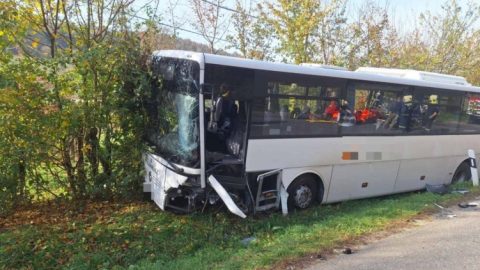 Meghalt a Tamásinál történt buszbaleset legsúlyosabb sérültje