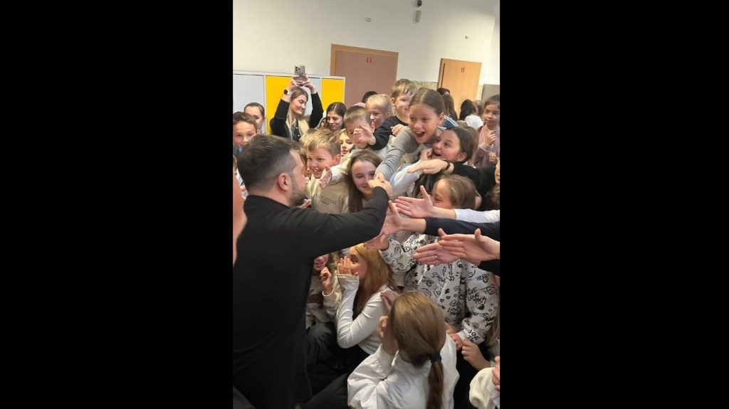 Zelenszkij ellátogatott a magyar-ukrán két tanítási nyelvű iskolába Csepelen