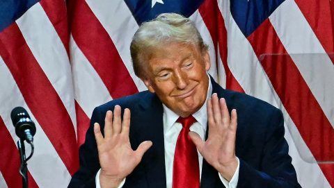 Trump azt ígéri, elnöksége első napján kegyelmet ad a Capitolium ostromlóinak