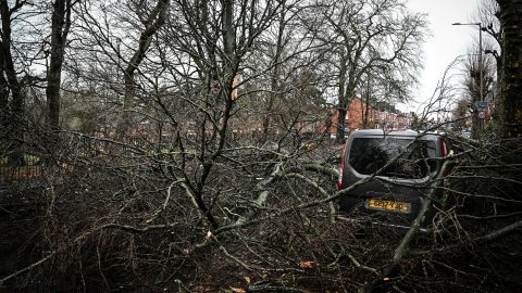 Képeken a Nagy-Britanniára lecsapó súlyos vihar