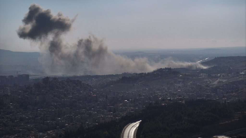 Az amerikaiak több tucat légicsapást mértek az Iszlám Államhoz köthető célpontokra Szíriában
