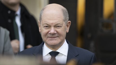 Bizalmi szavazást kér maga ellen Olaf Scholz német kancellár