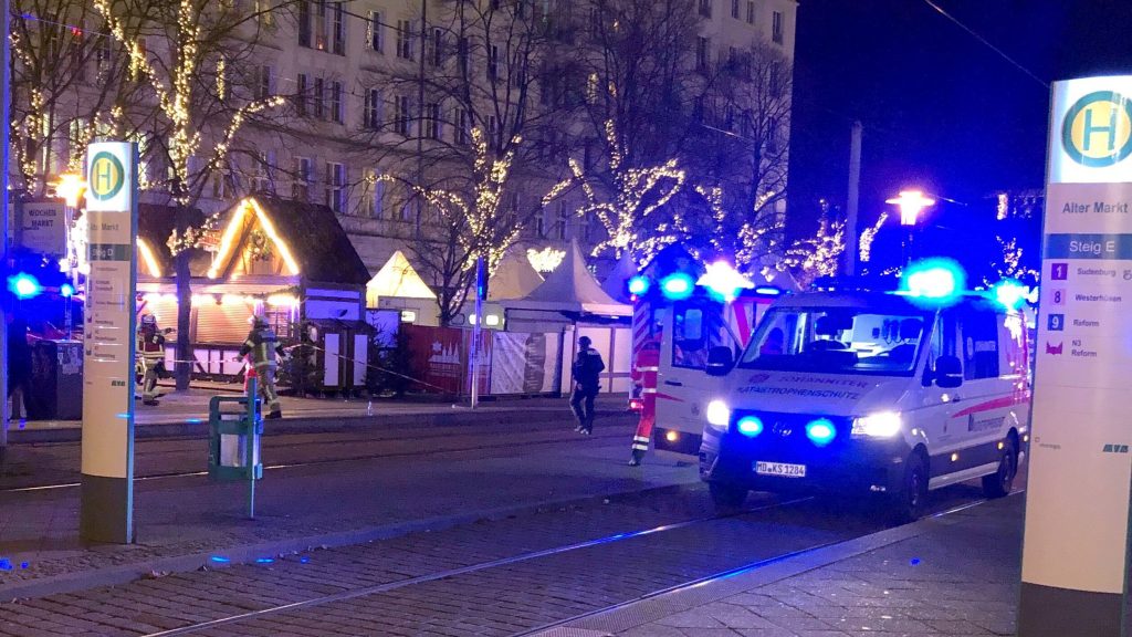 Tömegbe hajtott egy autó a karácsonyi vásáron a németországi Magdeburgban