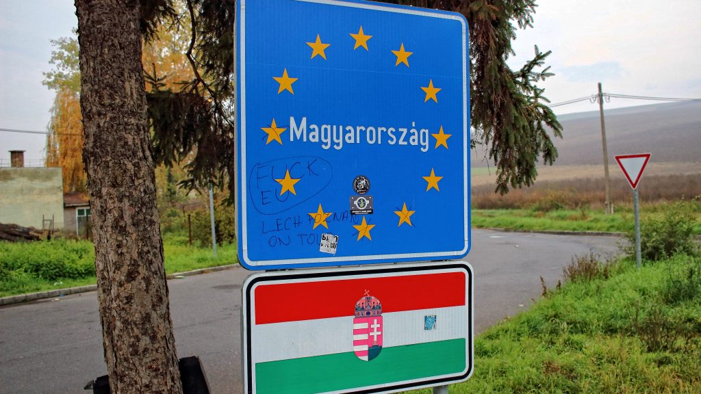 Magyarországra utasították ki az egyik személyt, akit terrorcselekmény tervezésével gyanúsítanak Szlovákiában