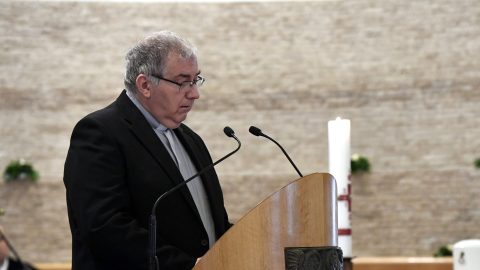 Az ifjúság nevelésében vállalt szerepéért kapott állami kitüntetést a pap, aki ellen gyermekvédelmi eljárás folyik