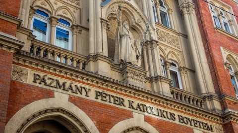 Üresen pusztulnak a Pázmány épületei Piliscsabán
