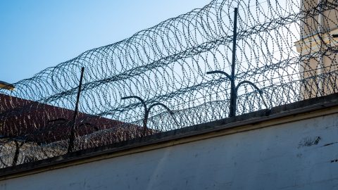Személyzet által elkövetett fizikai bántalmazásról, női fogvatartottak szexuális zaklatásáról ír az Európa Tanács magyar börtönökről szóló jelentése