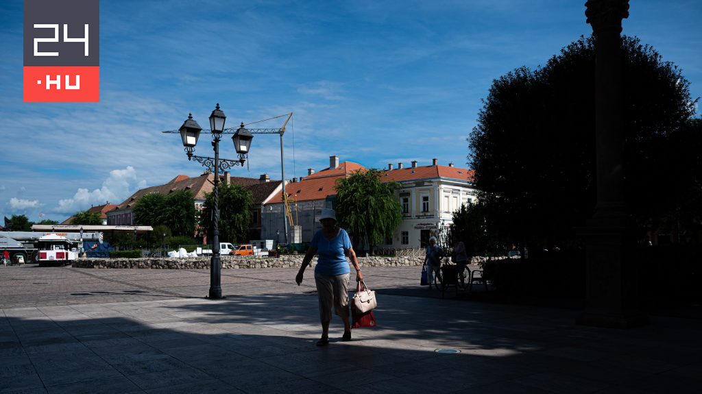 Rejtett kamerát találta a váci uszoda öltözőjében