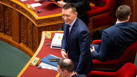 Rogán Antal feljelent: figyelmeztettek, hogy a telefonomat rendszeresen fotózzák