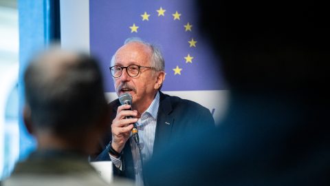 Népszava: NER-es cég regisztrálta az erzsébetvárosi parkolási szabályok elleni aláírásgyűjtő oldalt
