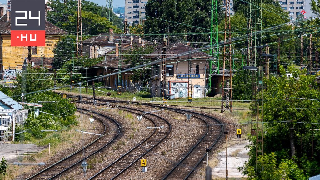 Két nappal szenteste előtt már hosszú listában közli a MÁV, melyik vonat miért késik éppen