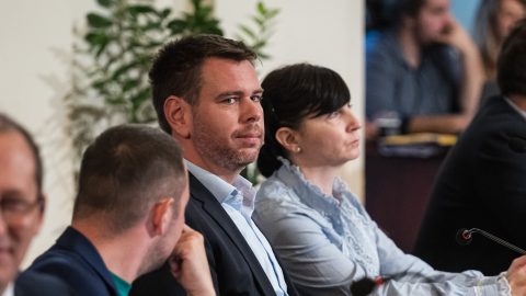 Vitézy: Orbán beismerte, a magyar állam képtelenné vált a vasútállomások működtetésére