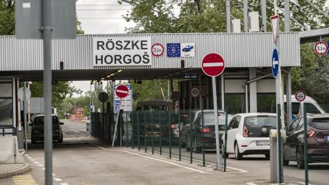 Megnövekedett várakozási idővel érdemes számolni a határátkelőhelyeken