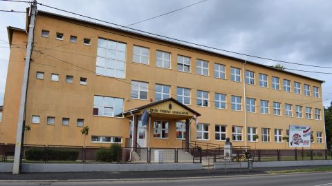 Leváltotta a BM államtitkára a fehérgyarmati iskola igazgatóját, mert sikkasztással gyanúsítják
